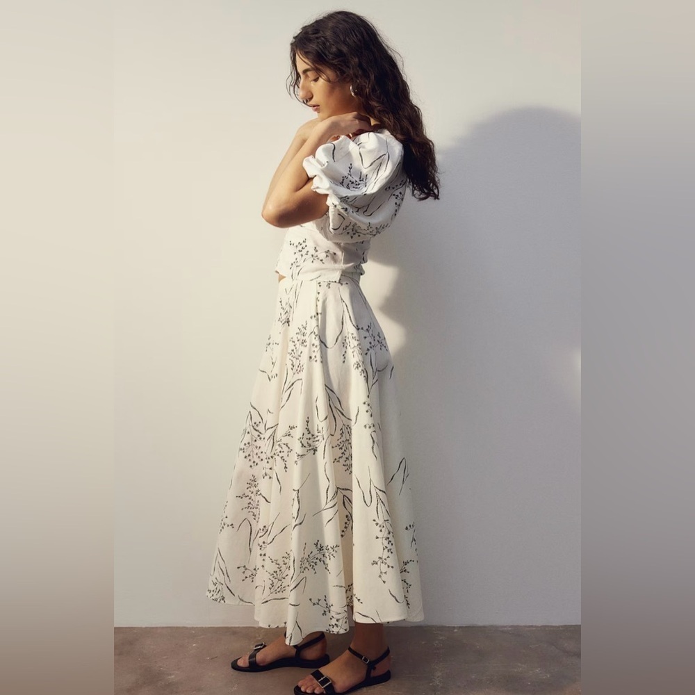 H & M linen blend black and white floral midi circular skirt - Picture 4 of 13